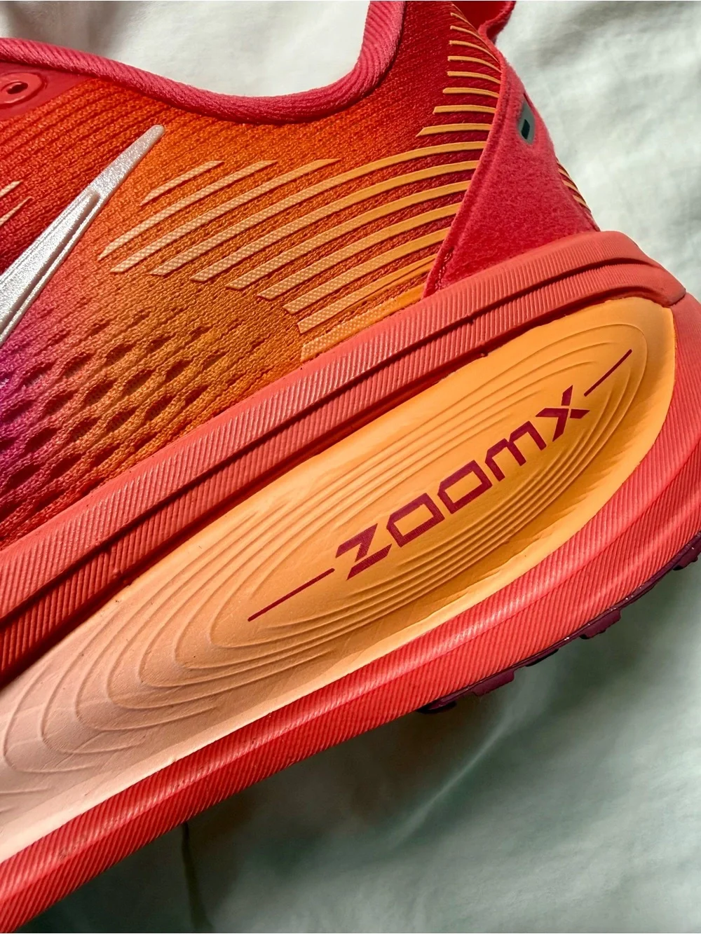 Nike Women's Vomero 18 Running Shoes Bolt Orange/Deep Red Size 8 ZoomX Foam - Picture 14 of 14